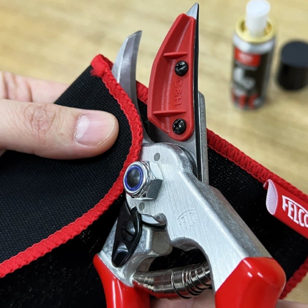 Čisticí utěrka s červeným prošitím FELCO 934 - náhled 3